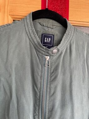 GAP Women’s Sage Green Lightweight Bomber Jacket